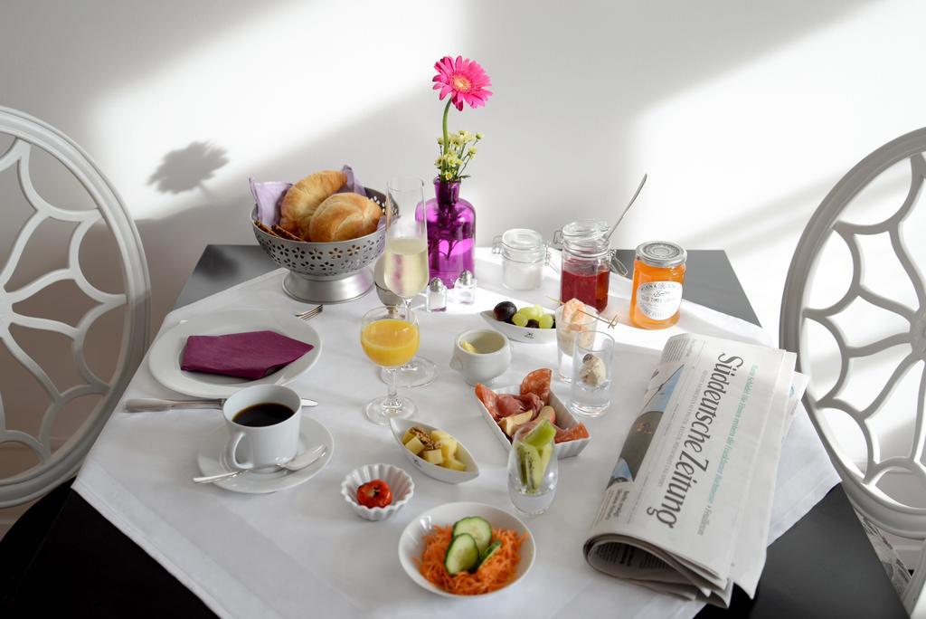 Alte Apotheke Bed & Breakfast Karlsbad Room photo