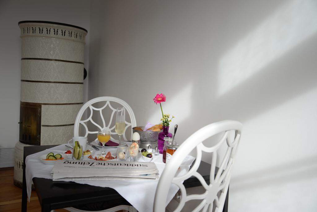Alte Apotheke Bed & Breakfast Karlsbad Exterior photo