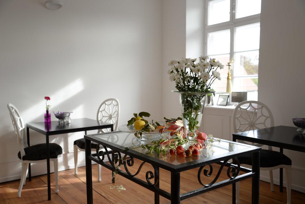 Alte Apotheke Bed & Breakfast Karlsbad Exterior photo