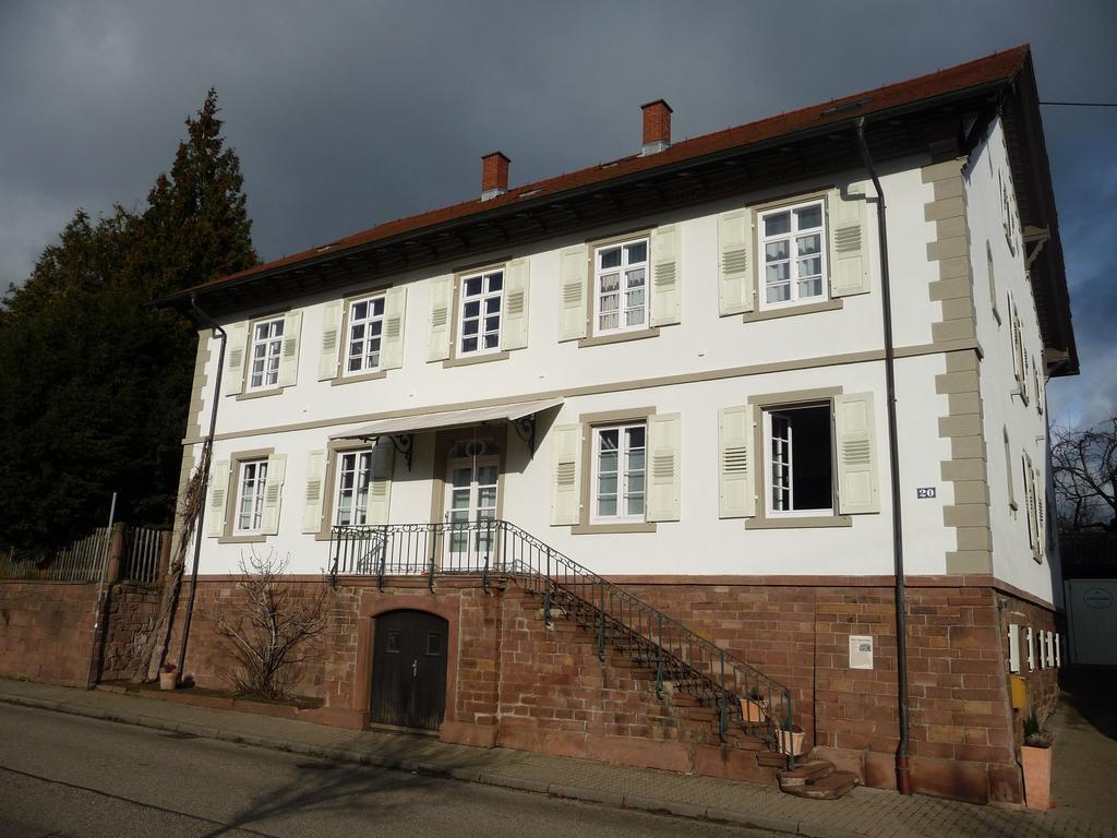 Alte Apotheke Bed & Breakfast Karlsbad Exterior photo