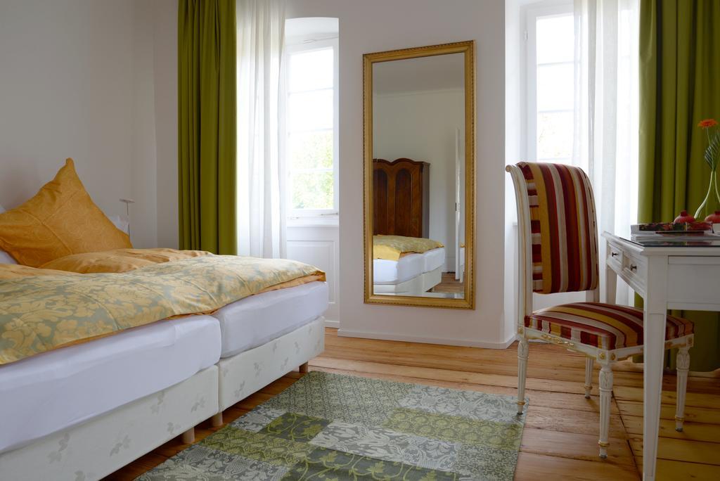 Alte Apotheke Bed & Breakfast Karlsbad Exterior photo